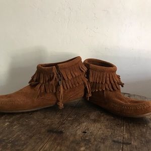 Minnietonka moccasins sz2